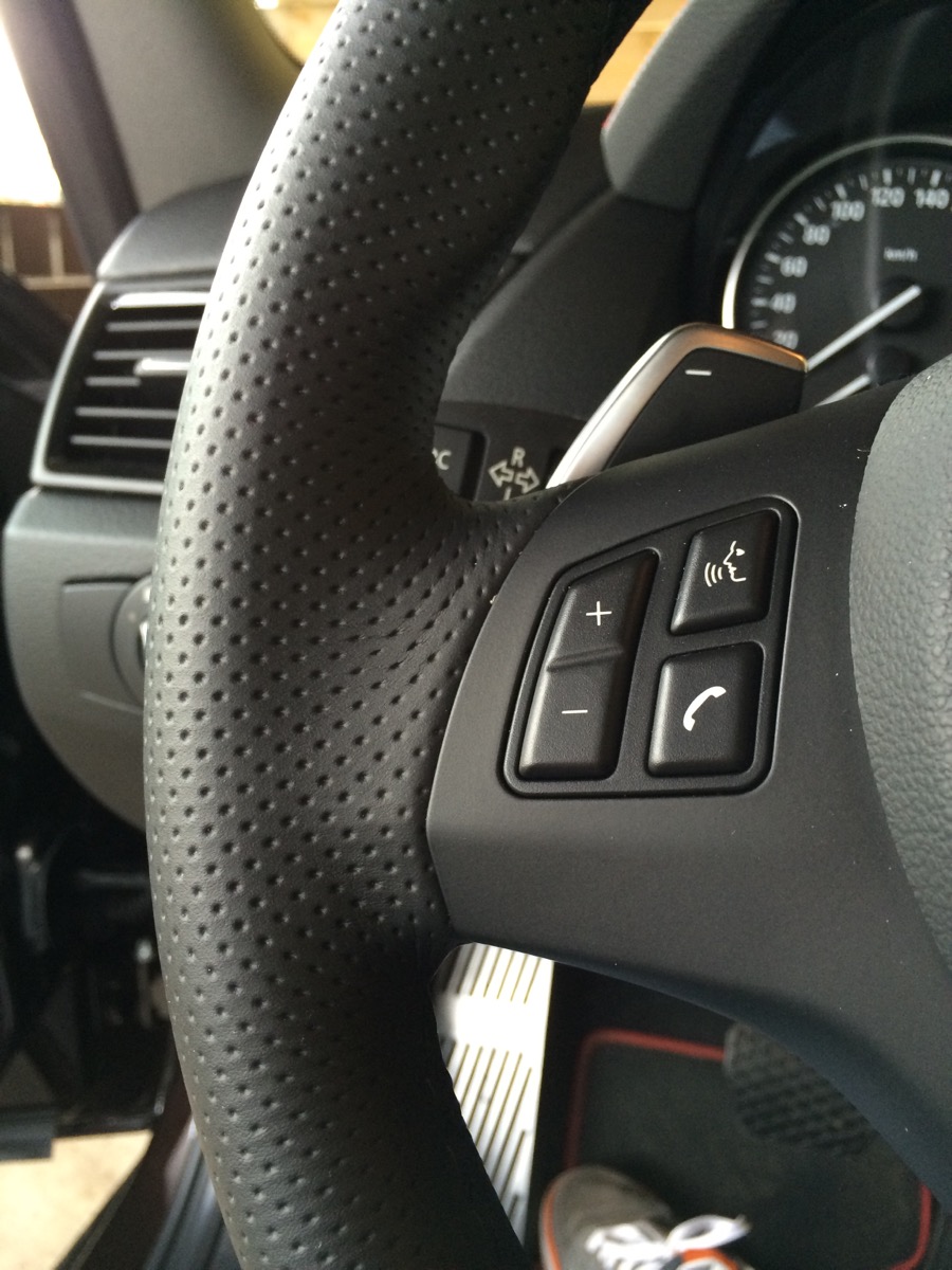 a closer look at the steering wheel of the mentioned BMW X1